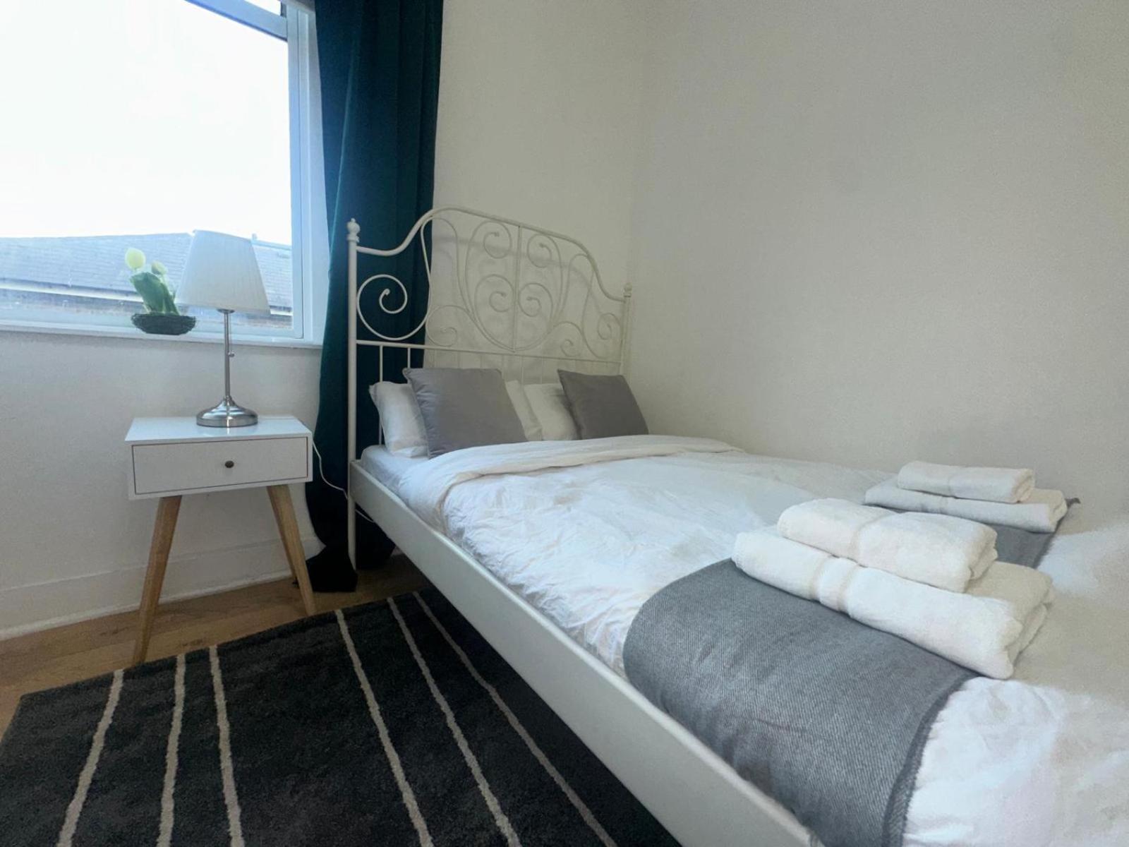 First Floor One Bed Apartment In Central West Londres Extérieur photo