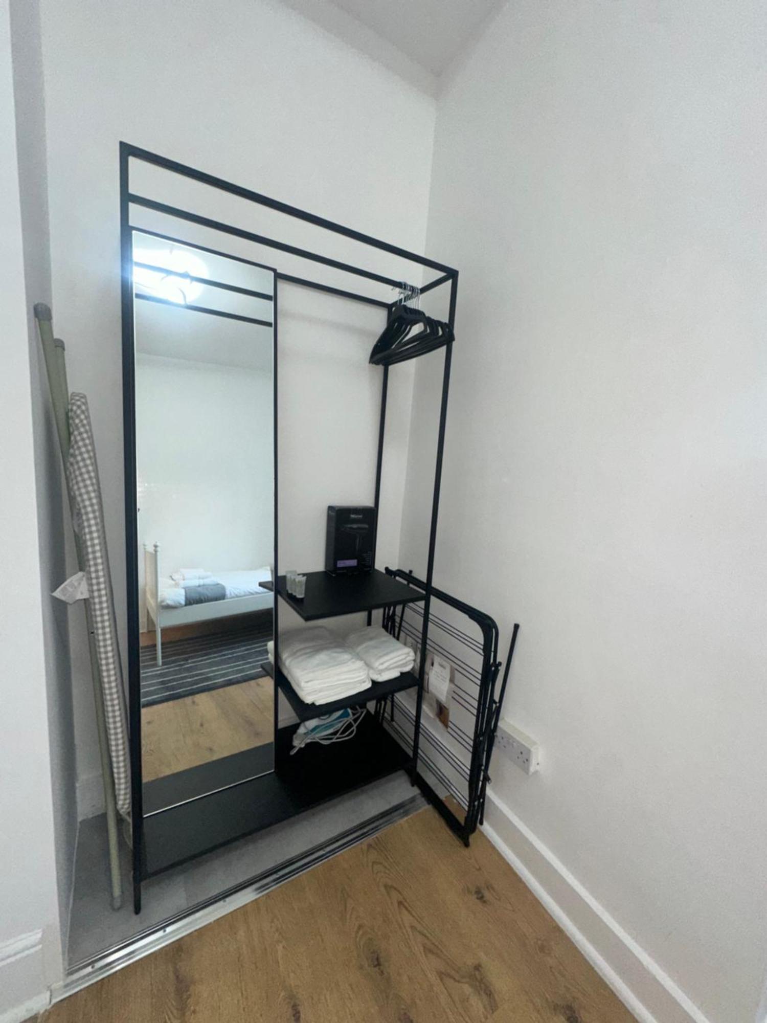 First Floor One Bed Apartment In Central West Londres Extérieur photo